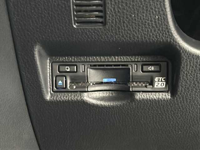 トヨタ ヴォクシー S－Z 大阪府 2022(令4)年 3.2万km アティチュードブラックマイカ 純正10.5インチディスプレイオーディオ(ナビ有)/【フルセグTV/Bluetooth/HDMI/CD/DVD】/純正14インチ後席モニター/快適利便パッケージ/パワーバックドア/後席オットマン/ハンズフリーデュアルパワースライドドア/ステアリングヒーター/nanoe/両側パワースライドドア/トヨタセーフティセンス/プリクラッシュセーフティ/パーキングサポートブレーキ/レーダークルーズコントロール/レーンキープアシスト/オートマチックハイビーム/前後コーナーセンサー/バックカメラ/ハーフレザーシート/前後シートヒーター/ステアリングヒーター/LEDヘッドライト/スマートキー