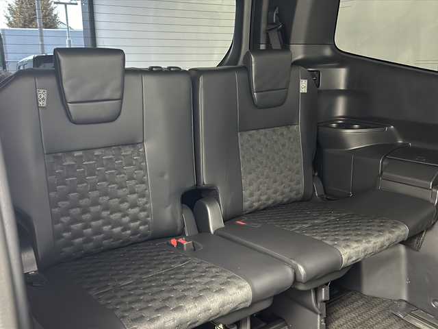 トヨタ ヴォクシー S－Z 大阪府 2022(令4)年 3.2万km アティチュードブラックマイカ 純正10.5インチディスプレイオーディオ(ナビ有)/【フルセグTV/Bluetooth/HDMI/CD/DVD】/純正14インチ後席モニター/快適利便パッケージ/パワーバックドア/後席オットマン/ハンズフリーデュアルパワースライドドア/ステアリングヒーター/nanoe/両側パワースライドドア/トヨタセーフティセンス/プリクラッシュセーフティ/パーキングサポートブレーキ/レーダークルーズコントロール/レーンキープアシスト/オートマチックハイビーム/前後コーナーセンサー/バックカメラ/ハーフレザーシート/前後シートヒーター/ステアリングヒーター/LEDヘッドライト/スマートキー