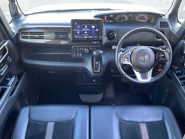 ホンダ Ｎ ＢＯＸ カスタム G L ターボ ホンダセンシング 長野県 2017(平29)年 4.4万km プレミアムホワイトパールⅡ 禁煙車/ターボ過給機/純正8インチナビ【VXU-185NBi】/(FM/AM/Bluetooth/フルセグTV/CD/DVD)/ホンダセンシング/・衝突被害軽減システム/・レーンキープアシスト/・標識認識機能/・クルーズコントロール/前方ドライブレコーダー【COMTEC　HDR-352GH】/両側電動スライドドア/バックカメラ/ETC/パドルシフト/純正アルミホイール/後方コーナーセンサー/LEDヘッドライト/ハーフレザーシート/ドアバイザー/フォグランプ/オートライト/プッシュスタート/スマートキー/パワーステアリング/パワーウインドウ