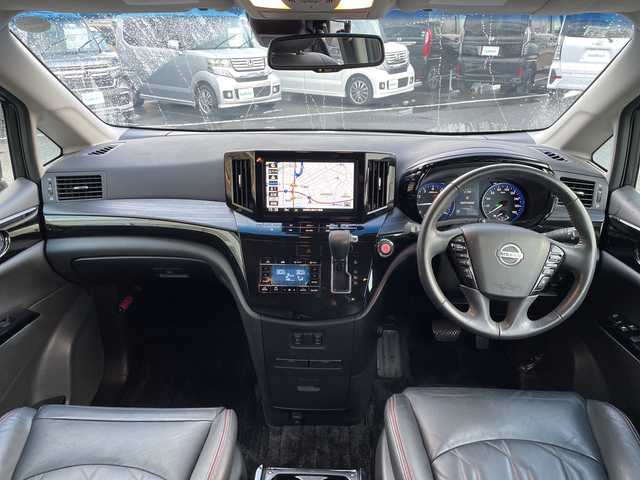 日産 エルグランド 250ハイウェイスター プレミアム 新潟県 2020(令2)年 5.5万km 黒 純正ナビ/(Bluetooth/AM/FM/CD/DVD)/フルセグTV/フリップダウンモニター/オットマン/黒革シート/両側パワースライドドア/レーダークルーズコントロール/アラウンドビューモニター/バックカメラ/フリップダウンモニター/純正18インチアルミホイール付サマータイヤ/シートヒーター(前席)/パワーシート(前席)/ETC/ステアリングスイッチ/プッシュスタート/カラーコード(GAT)