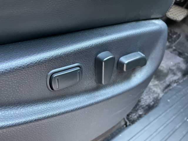 日産 エルグランド 250ハイウェイスター プレミアム 新潟県 2020(令2)年 5.5万km 黒 純正ナビ/(Bluetooth/AM/FM/CD/DVD)/フルセグTV/フリップダウンモニター/オットマン/黒革シート/両側パワースライドドア/レーダークルーズコントロール/アラウンドビューモニター/バックカメラ/フリップダウンモニター/純正18インチアルミホイール付サマータイヤ/シートヒーター(前席)/パワーシート(前席)/ETC/ステアリングスイッチ/プッシュスタート/カラーコード(GAT)