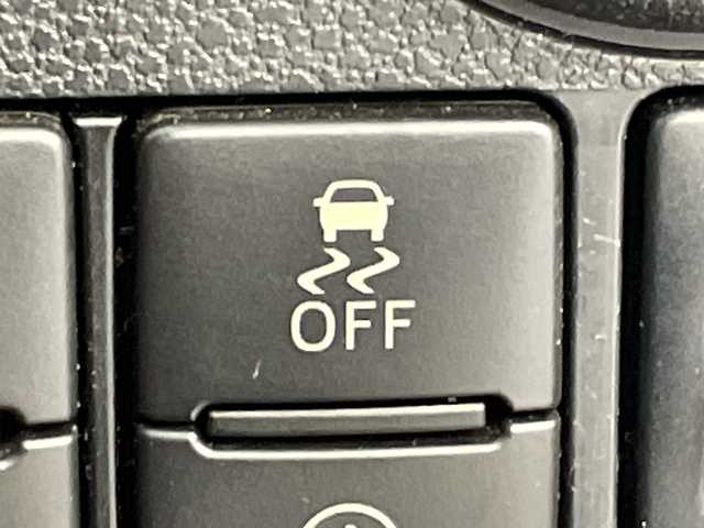 ダイハツ ミラ イース L SAⅢ 群馬県 2018(平30)年 2.1万km ブライトシルバーメタリック 衝突軽減システム　前後コーナーセンサー　横滑り防止装置　アイドリングストップ　ヘッドライトレベライザー　リモコンキー　マニュアルエアコン　パワーウィンドウ　オーディオレス車　純正フロアマット　