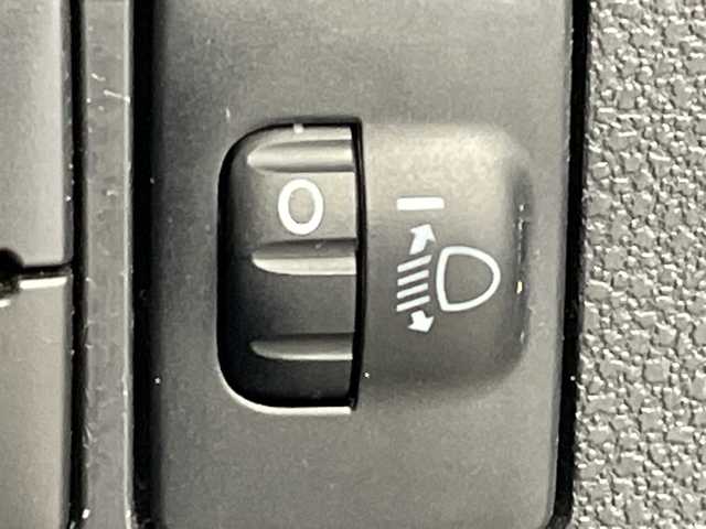 ダイハツ ミラ イース L SAⅢ 群馬県 2018(平30)年 2.1万km ブライトシルバーメタリック 衝突軽減システム　前後コーナーセンサー　横滑り防止装置　アイドリングストップ　ヘッドライトレベライザー　リモコンキー　マニュアルエアコン　パワーウィンドウ　オーディオレス車　純正フロアマット　