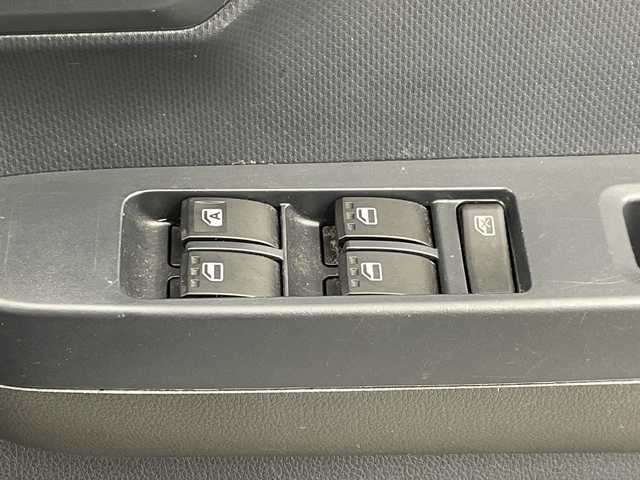 ダイハツ ミラ イース L SAⅢ 群馬県 2018(平30)年 2.1万km ブライトシルバーメタリック 衝突軽減システム　前後コーナーセンサー　横滑り防止装置　アイドリングストップ　ヘッドライトレベライザー　リモコンキー　マニュアルエアコン　パワーウィンドウ　オーディオレス車　純正フロアマット　