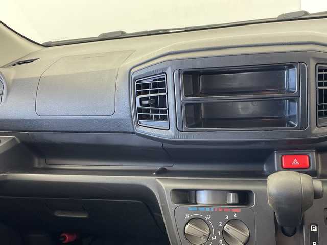 ダイハツ ミラ イース L SAⅢ 群馬県 2018(平30)年 2.1万km ブライトシルバーメタリック 衝突軽減システム　前後コーナーセンサー　横滑り防止装置　アイドリングストップ　ヘッドライトレベライザー　リモコンキー　マニュアルエアコン　パワーウィンドウ　オーディオレス車　純正フロアマット　