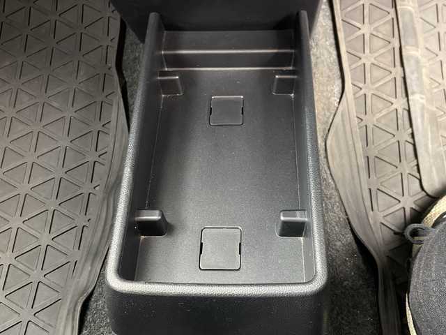 ダイハツ ミラ イース L SAⅢ 群馬県 2018(平30)年 2.1万km ブライトシルバーメタリック 衝突軽減システム　前後コーナーセンサー　横滑り防止装置　アイドリングストップ　ヘッドライトレベライザー　リモコンキー　マニュアルエアコン　パワーウィンドウ　オーディオレス車　純正フロアマット　