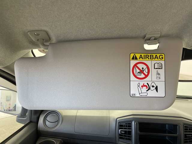 ダイハツ ミラ イース L SAⅢ 群馬県 2018(平30)年 2.1万km ブライトシルバーメタリック 衝突軽減システム　前後コーナーセンサー　横滑り防止装置　アイドリングストップ　ヘッドライトレベライザー　リモコンキー　マニュアルエアコン　パワーウィンドウ　オーディオレス車　純正フロアマット　