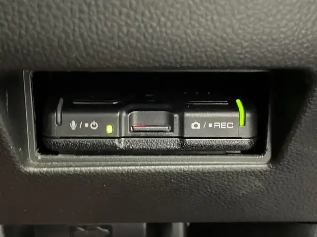 スズキ スイフト スポーツ 埼玉県 2020(令2)年 1.4万km プレミアムシルバーメタリック ケンウッド8インチSDナビ/フルセグTV/CD/DVD/SD/バックカメラ/ETC/プッシュスタート/エマージェンシーブレーキ/LEDヘッドライト/スズキセーフティ・デュアルセンサーサポート/フォグランプ/リアフォグ/クルーズコントロール/D席シートヒーター/ドライブレコーダー前後/純正フューエルリッドカバー