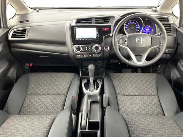 ホンダ フィット 13G Fパッケージ 道央・札幌 2013(平25)年 11.6万km プレミアムホワイトパール ・純正ナビＴＶ、ＢＴ、ＤＶＤ、ＣＤ/・バックカメラ/・アイドリングストップ/・横滑り防止機能/・電動格納ミラー/・ドアミラーウィンカー・ヒーター付/・フロントワイパーデアイサー/・純正リモコンスターター/・スマートキー/・ワンオーナー
