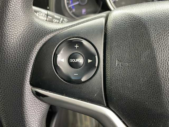 ホンダ フィット 13G Fパッケージ 道央・札幌 2013(平25)年 11.6万km プレミアムホワイトパール ・純正ナビＴＶ、ＢＴ、ＤＶＤ、ＣＤ/・バックカメラ/・アイドリングストップ/・横滑り防止機能/・電動格納ミラー/・ドアミラーウィンカー・ヒーター付/・フロントワイパーデアイサー/・純正リモコンスターター/・スマートキー/・ワンオーナー