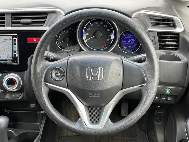 ホンダ フィット 13G Fパッケージ 道央・札幌 2013(平25)年 11.6万km プレミアムホワイトパール ４WD/ワンオーナー/純正ディーラーOPナビ/CD/DVD/BT/フルセグ/横滑り防止装置/バックカメラ/ETC/アイドリングストップ/ECONモード/ワイパーデアイサー/ステアリングリモコン/プッシュスタート/スマートキー/ハロゲンヘッドライト/ヘッドライトレベライザー/電動格納ミラー/ヒーテッドドアミラー/ウィンカーミラー/純正フロアマット/スペアキー/純正エンジンスターター