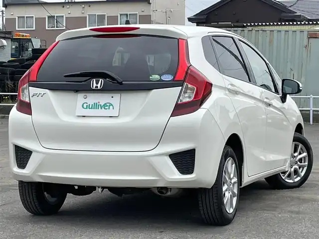 ホンダ フィット 13G Fパッケージ 道央・札幌 2013(平25)年 11.6万km プレミアムホワイトパール ４WD/ワンオーナー/純正ディーラーOPナビ/CD/DVD/BT/フルセグ/横滑り防止装置/バックカメラ/ETC/アイドリングストップ/ECONモード/ワイパーデアイサー/ステアリングリモコン/プッシュスタート/スマートキー/ハロゲンヘッドライト/ヘッドライトレベライザー/電動格納ミラー/ヒーテッドドアミラー/ウィンカーミラー/純正フロアマット/スペアキー/純正エンジンスターター