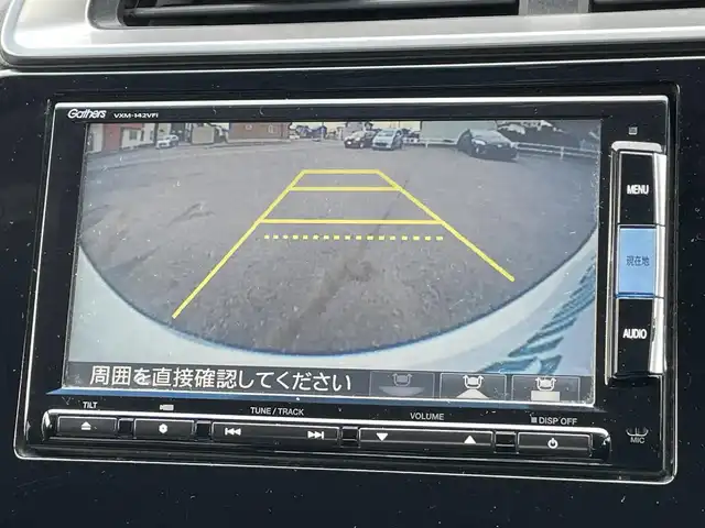 ホンダ フィット 13G Fパッケージ 道央・札幌 2013(平25)年 11.6万km プレミアムホワイトパール ４WD/ワンオーナー/純正ディーラーOPナビ/CD/DVD/BT/フルセグ/横滑り防止装置/バックカメラ/ETC/アイドリングストップ/ECONモード/ワイパーデアイサー/ステアリングリモコン/プッシュスタート/スマートキー/ハロゲンヘッドライト/ヘッドライトレベライザー/電動格納ミラー/ヒーテッドドアミラー/ウィンカーミラー/純正フロアマット/スペアキー/純正エンジンスターター