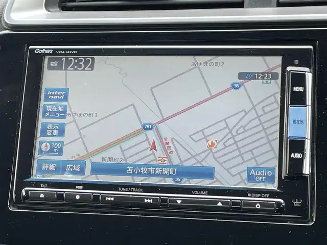 ホンダ フィット 13G Fパッケージ 道央・札幌 2013(平25)年 11.6万km プレミアムホワイトパール ４WD/ワンオーナー/純正ディーラーOPナビ/CD/DVD/BT/フルセグ/横滑り防止装置/バックカメラ/ETC/アイドリングストップ/ECONモード/ワイパーデアイサー/ステアリングリモコン/プッシュスタート/スマートキー/ハロゲンヘッドライト/ヘッドライトレベライザー/電動格納ミラー/ヒーテッドドアミラー/ウィンカーミラー/純正フロアマット/スペアキー/純正エンジンスターター