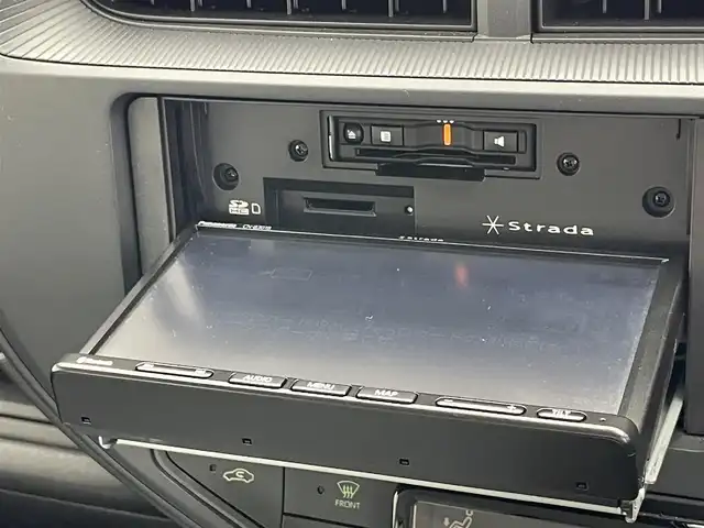 トヨタ アクア L 愛知県 2019(令1)年 3.7万km スーパーホワイトⅡ 社外ＳＤメモリナビ　ラジオ　Ｂｌｕｅｔｏｏｔｈ　バックカメラ　キーレス　ＥＴＣ　社外ドライブレコーダー　電動格納ミラー　社外フロアマット　ドアバイザー　オートエアコン　ヘッドライトレベライザー　禁煙車