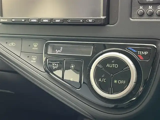 トヨタ アクア L 愛知県 2019(令1)年 3.7万km スーパーホワイトⅡ 社外ＳＤメモリナビ　ラジオ　Ｂｌｕｅｔｏｏｔｈ　バックカメラ　キーレス　ＥＴＣ　社外ドライブレコーダー　電動格納ミラー　社外フロアマット　ドアバイザー　オートエアコン　ヘッドライトレベライザー　禁煙車