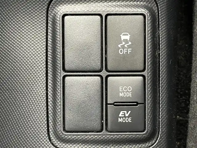 トヨタ アクア L 愛知県 2019(令1)年 3.7万km スーパーホワイトⅡ 社外ＳＤメモリナビ　ラジオ　Ｂｌｕｅｔｏｏｔｈ　バックカメラ　キーレス　ＥＴＣ　社外ドライブレコーダー　電動格納ミラー　社外フロアマット　ドアバイザー　オートエアコン　ヘッドライトレベライザー　禁煙車