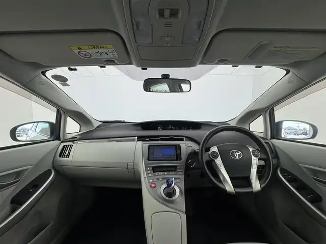 トヨタ プリウス ＰＨＶ S 愛知県 2013(平25)年 6.1万km ホワイトパールクリスタルシャイン 純正ナビ/（フルセグ/BT/CD/DVD）/バックカメラ/前席シートヒーター/ステアリングヒーター/フルフラットシート/１００Ｖ電源/ＥＴＣ/純正AW/オートライト/スマートキー/プッシュスタート