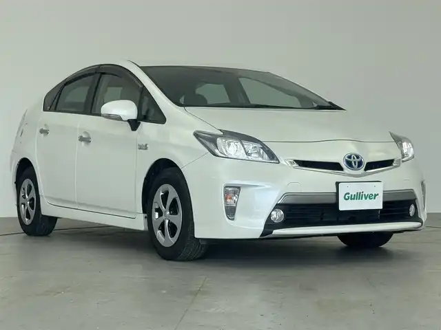 トヨタ プリウス ＰＨＶ S 愛知県 2013(平25)年 6.1万km ホワイトパールクリスタルシャイン 純正ナビ/（フルセグ/BT/CD/DVD）/バックカメラ/前席シートヒーター/ステアリングヒーター/フルフラットシート/１００Ｖ電源/ＥＴＣ/純正AW/オートライト/スマートキー/プッシュスタート