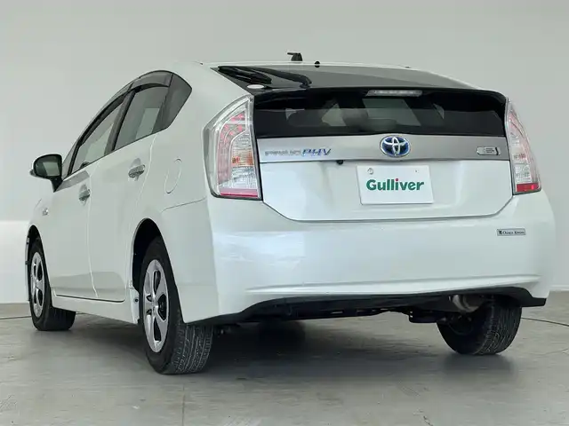 トヨタ プリウス ＰＨＶ S 愛知県 2013(平25)年 6.1万km ホワイトパールクリスタルシャイン 純正ナビ/（フルセグ/BT/CD/DVD）/バックカメラ/前席シートヒーター/ステアリングヒーター/フルフラットシート/１００Ｖ電源/ＥＴＣ/純正AW/オートライト/スマートキー/プッシュスタート