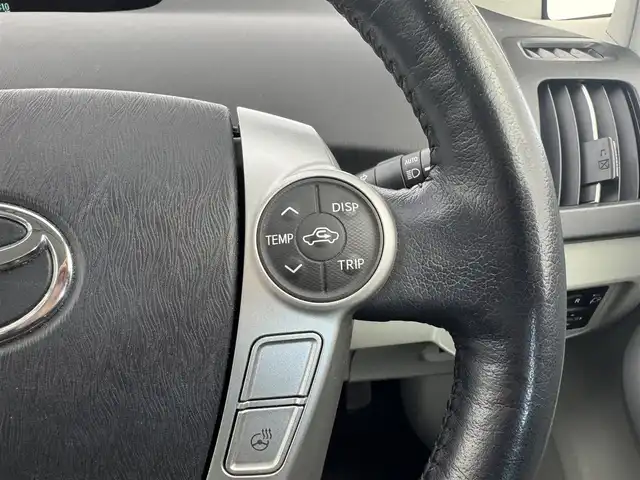 トヨタ プリウス ＰＨＶ S 愛知県 2013(平25)年 6.1万km ホワイトパールクリスタルシャイン 純正ナビ/（フルセグ/BT/CD/DVD）/バックカメラ/前席シートヒーター/ステアリングヒーター/フルフラットシート/１００Ｖ電源/ＥＴＣ/純正AW/オートライト/スマートキー/プッシュスタート