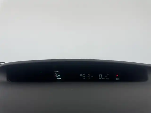 トヨタ プリウス ＰＨＶ S 愛知県 2013(平25)年 6.1万km ホワイトパールクリスタルシャイン 純正ナビ/（フルセグ/BT/CD/DVD）/バックカメラ/前席シートヒーター/ステアリングヒーター/フルフラットシート/１００Ｖ電源/ＥＴＣ/純正AW/オートライト/スマートキー/プッシュスタート