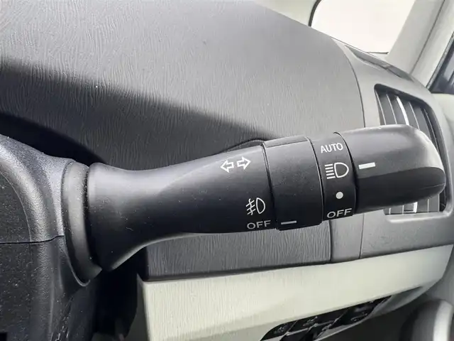 トヨタ プリウス ＰＨＶ S 愛知県 2013(平25)年 6.1万km ホワイトパールクリスタルシャイン 純正ナビ/（フルセグ/BT/CD/DVD）/バックカメラ/前席シートヒーター/ステアリングヒーター/フルフラットシート/１００Ｖ電源/ＥＴＣ/純正AW/オートライト/スマートキー/プッシュスタート