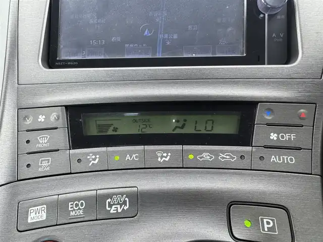 トヨタ プリウス ＰＨＶ S 愛知県 2013(平25)年 6.1万km ホワイトパールクリスタルシャイン 純正ナビ/（フルセグ/BT/CD/DVD）/バックカメラ/前席シートヒーター/ステアリングヒーター/フルフラットシート/１００Ｖ電源/ＥＴＣ/純正AW/オートライト/スマートキー/プッシュスタート