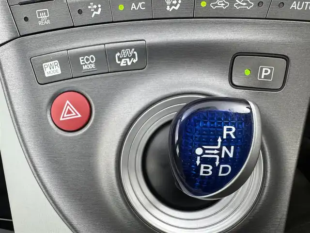 トヨタ プリウス ＰＨＶ S 愛知県 2013(平25)年 6.1万km ホワイトパールクリスタルシャイン 純正ナビ/（フルセグ/BT/CD/DVD）/バックカメラ/前席シートヒーター/ステアリングヒーター/フルフラットシート/１００Ｖ電源/ＥＴＣ/純正AW/オートライト/スマートキー/プッシュスタート