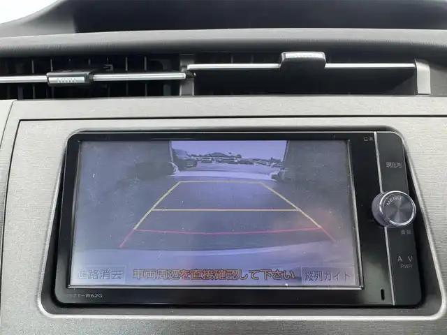 トヨタ プリウス ＰＨＶ S 愛知県 2013(平25)年 6.1万km ホワイトパールクリスタルシャイン 純正ナビ/（フルセグ/BT/CD/DVD）/バックカメラ/前席シートヒーター/ステアリングヒーター/フルフラットシート/１００Ｖ電源/ＥＴＣ/純正AW/オートライト/スマートキー/プッシュスタート