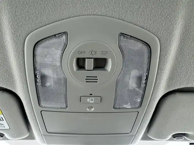 トヨタ プリウス ＰＨＶ S 愛知県 2013(平25)年 6.1万km ホワイトパールクリスタルシャイン 純正ナビ/（フルセグ/BT/CD/DVD）/バックカメラ/前席シートヒーター/ステアリングヒーター/フルフラットシート/１００Ｖ電源/ＥＴＣ/純正AW/オートライト/スマートキー/プッシュスタート