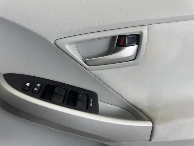 トヨタ プリウス ＰＨＶ S 愛知県 2013(平25)年 6.1万km ホワイトパールクリスタルシャイン 純正ナビ/（フルセグ/BT/CD/DVD）/バックカメラ/前席シートヒーター/ステアリングヒーター/フルフラットシート/１００Ｖ電源/ＥＴＣ/純正AW/オートライト/スマートキー/プッシュスタート