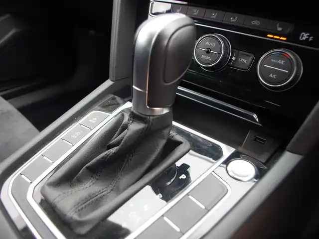 フォルクスワーゲン パサート TDI エレガンスライン 埼玉県 2019(平31)年 3.3万km 黒 ブラックハーフレザーシート /アダプティブクルーズコントロール /CarPlay/Android Auto /パークセンサ /バックカメラ /Discover Pro /ビルトインETC /ドラレコ /フルセグTV /前席シートヒーター