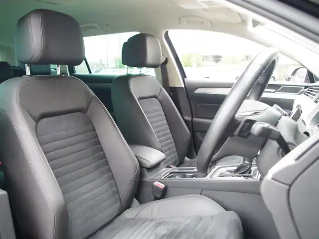 フォルクスワーゲン パサート TDI エレガンスライン 埼玉県 2019(平31)年 3.3万km 黒 ブラックハーフレザーシート /アダプティブクルーズコントロール /CarPlay/Android Auto /パークセンサ /バックカメラ /Discover Pro /ビルトインETC /ドラレコ /フルセグTV /前席シートヒーター