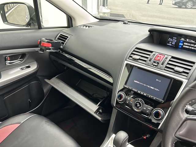 スバル レヴォーグ 1．6GT アイサイト 山形県 2014(平26)年 8.1万km アイスシルバーメタリック 4WD/衝突被害軽減システム/純正ナビ/（Bluetooth/CD/DVD)/レーダークルーズコントロール/電動パーキングブレーキ/アイサイト/ステアリングスイッチ/DN席パワーシート/パドルシフト/フォグランプ/ヒルコントロールアシスト/電動格納ミラー/ウィンカーミラー/ビルトインETC/革ステアリング/革調シートカバー/スペアキー/スマートキー