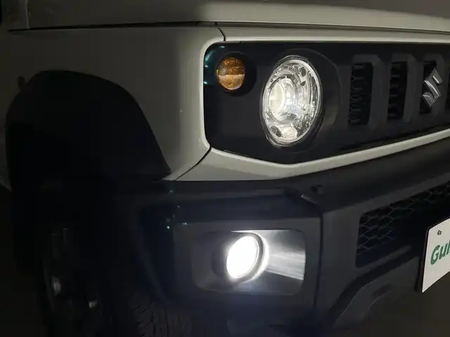 スズキ ジムニー シエラ JC 群馬県 2022(令4)年 2.5万km ピュアホワイトP 4WD/5速MT/社外9インチSDナビ/フルセグTV/CD/DVD/BT/USB/AUX/SD/バックカメラ/デュアルセンサーブレーキサポート/誤発進抑制機能/車線逸脱警報/標識認識機能/ふらつき警報機能/先行車発進お知らせ機能/オートマチックハイビーム/ヘッドライトウォッシャー/前席シートヒーター/ETC/革巻きステアリング/ステアリングスイッチ/LEDヘッドライト/プッシュスタート/スマートキー