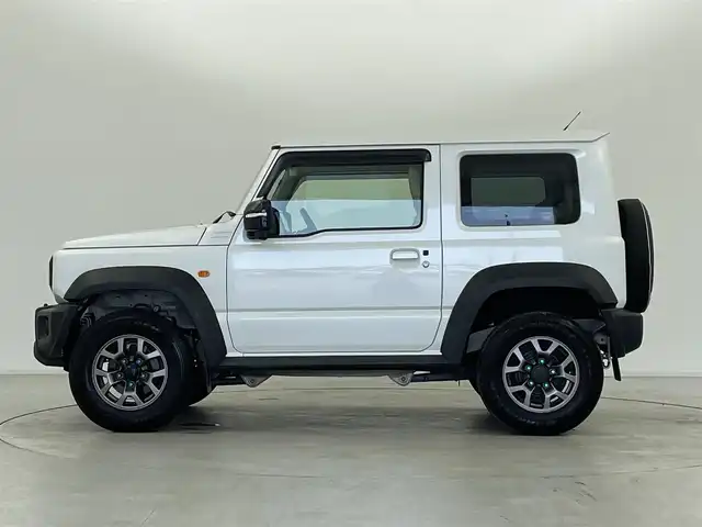 スズキ ジムニー シエラ JC 群馬県 2022(令4)年 2.5万km ピュアホワイトP 4WD/5速MT/社外9インチSDナビ/フルセグTV/CD/DVD/BT/USB/AUX/SD/バックカメラ/デュアルセンサーブレーキサポート/誤発進抑制機能/車線逸脱警報/標識認識機能/ふらつき警報機能/先行車発進お知らせ機能/オートマチックハイビーム/ヘッドライトウォッシャー/前席シートヒーター/ETC/革巻きステアリング/ステアリングスイッチ/LEDヘッドライト/プッシュスタート/スマートキー
