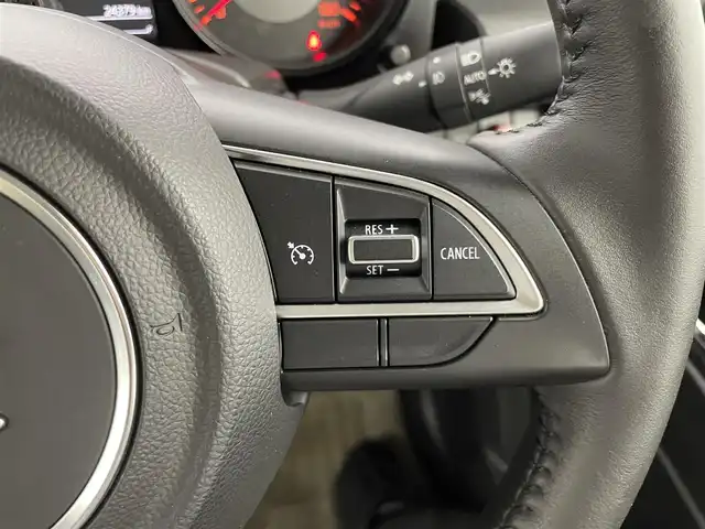 スズキ ジムニー シエラ JC 群馬県 2022(令4)年 2.5万km ピュアホワイトP 4WD/5速MT/社外9インチSDナビ/フルセグTV/CD/DVD/BT/USB/AUX/SD/バックカメラ/デュアルセンサーブレーキサポート/誤発進抑制機能/車線逸脱警報/標識認識機能/ふらつき警報機能/先行車発進お知らせ機能/オートマチックハイビーム/ヘッドライトウォッシャー/前席シートヒーター/ETC/革巻きステアリング/ステアリングスイッチ/LEDヘッドライト/プッシュスタート/スマートキー