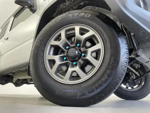 スズキ ジムニー シエラ JC 群馬県 2022(令4)年 2.5万km ピュアホワイトP 4WD/5速MT/社外9インチSDナビ/フルセグTV/CD/DVD/BT/USB/AUX/SD/バックカメラ/デュアルセンサーブレーキサポート/誤発進抑制機能/車線逸脱警報/標識認識機能/ふらつき警報機能/先行車発進お知らせ機能/オートマチックハイビーム/ヘッドライトウォッシャー/前席シートヒーター/ETC/革巻きステアリング/ステアリングスイッチ/LEDヘッドライト/プッシュスタート/スマートキー