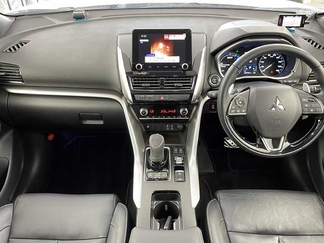 三菱 エクリプス クロス ＰＨＥＶ P 道央・札幌 2021(令3)年 3.1万km ホワイトダイヤモンド ・４WD/PHEV/・電動パノラマサンルーフ/・スポイラーパッケージOP/・スタイリングパッケージOP/・衝突被害軽減ブレーキシステム/・レーダークルーズコントロール/・オートマチックハイビーム[AHB]/・純正ディスプレイオーディオ/・Bluetooth.APPS.フルセグ/・全方位カメラ/バックカメラ/・レザーシート/パワーシート/・全席シートヒーター/・AC100V1500W/・コーナーセンサー/・パドルシフト/ステアリングヒーター/・充電コード