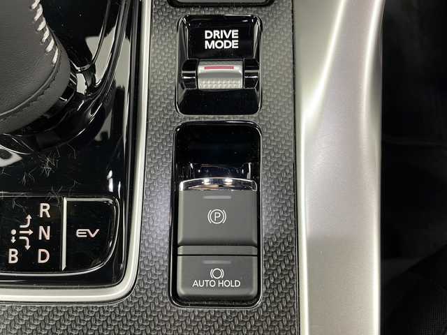 三菱 エクリプス クロス ＰＨＥＶ P 道央・札幌 2021(令3)年 3.1万km ホワイトダイヤモンド ・４WD/PHEV/・電動パノラマサンルーフ/・スポイラーパッケージOP/・スタイリングパッケージOP/・衝突被害軽減ブレーキシステム/・レーダークルーズコントロール/・オートマチックハイビーム[AHB]/・純正ディスプレイオーディオ/・Bluetooth.APPS.フルセグ/・全方位カメラ/バックカメラ/・レザーシート/パワーシート/・全席シートヒーター/・AC100V1500W/・コーナーセンサー/・パドルシフト/ステアリングヒーター/・充電コード