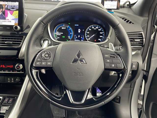 三菱 エクリプス クロス ＰＨＥＶ P 道央・札幌 2021(令3)年 3.1万km ホワイトダイヤモンド ・４WD/PHEV/・電動パノラマサンルーフ/・スポイラーパッケージOP/・スタイリングパッケージOP/・衝突被害軽減ブレーキシステム/・レーダークルーズコントロール/・オートマチックハイビーム[AHB]/・純正ディスプレイオーディオ/・Bluetooth.APPS.フルセグ/・全方位カメラ/バックカメラ/・レザーシート/パワーシート/・全席シートヒーター/・AC100V1500W/・コーナーセンサー/・パドルシフト/ステアリングヒーター/・充電コード