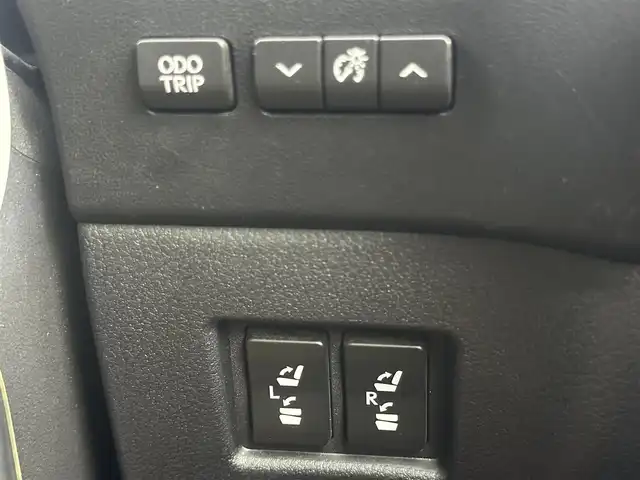 レクサス ＮＸ 300 バージョンL 愛知県 2018(平30)年 3.1万km ソニッククォーツ 純正メモリーナビ/（CD/DVD/BT/フルセグ）/三眼ヘッドライト/パワーバックドア/全席シートヒーター/前席シートクーラー/前席パワーシート/ステアリングヒーター/バックカメラ/ETC2.0/クルーズコントロール/レクサスセーフティシステム/BSM/コーナーセンサー/パドルシフト/純正フロアマット/純正AW