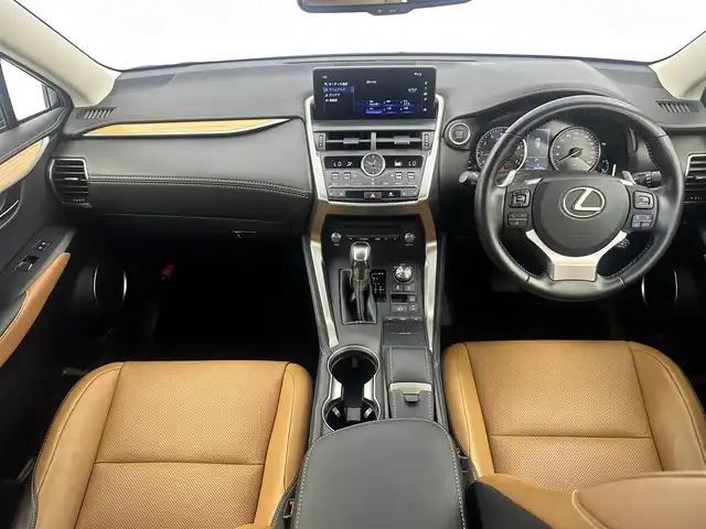 レクサス ＮＸ 300 バージョンL 愛知県 2018(平30)年 3.1万km ソニッククォーツ 純正メモリーナビ/（CD/DVD/BT/フルセグ）/三眼ヘッドライト/パワーバックドア/全席シートヒーター/前席シートクーラー/前席パワーシート/ステアリングヒーター/バックカメラ/ETC2.0/クルーズコントロール/レクサスセーフティシステム/BSM/コーナーセンサー/パドルシフト/純正フロアマット/純正AW