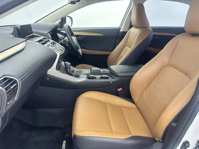 レクサス ＮＸ 300 バージョンL 愛知県 2018(平30)年 3.1万km ソニッククォーツ 純正メモリーナビ/（CD/DVD/BT/フルセグ）/三眼ヘッドライト/パワーバックドア/全席シートヒーター/前席シートクーラー/前席パワーシート/ステアリングヒーター/バックカメラ/ETC2.0/クルーズコントロール/レクサスセーフティシステム/BSM/コーナーセンサー/パドルシフト/純正フロアマット/純正AW