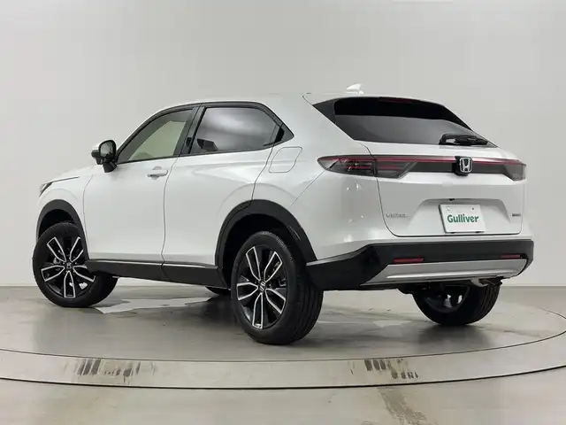 ホンダ ヴェゼル ハイブリッド e:HEV Z 埼玉県 2025(令7)年 0.1千km プラチナホワイトパール 登録済未使用車/純正ナビ/(Bluetooth/Apple Car Play/Android Auto/USB/AM/FM)/地デジフルセグ/バックカメラ/ETC2.0/Honda SENSING/・衝突軽減ブレーキ/・先行車発進お知らせ機能/・路外逸脱抑制機能/・標識認識機能/・渋滞追従機能付アダプティブクルーズコントロール/・ブラインドスポットインフォメーション/・誤発進抑制機能/・パーキングセンサーシステム/・オートハイビーム/ハンズフリーアクセスパワーテールゲート/運転席助手席シートヒーター/パドルシフト/置くだけ充電/ドライブモードセレクト/ダウンヒルアシストコントロール/電子パーキングシステム/ブレーキホールド/ウィンカーミラー/フロントフォグランプ/プッシュスタート/ステアリングリモコン/純正18インチアルミホイール