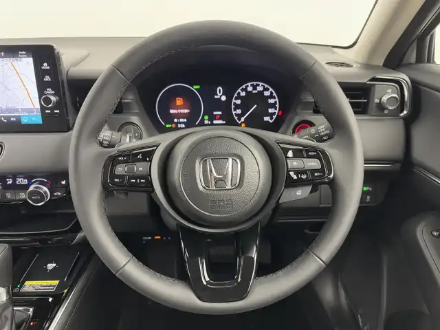 ホンダ ヴェゼル ハイブリッド e:HEV Z 埼玉県 2025(令7)年 0.1千km プラチナホワイトパール 登録済未使用車/純正ナビ/(Bluetooth/Apple Car Play/Android Auto/USB/AM/FM)/地デジフルセグ/バックカメラ/ETC2.0/Honda SENSING/・衝突軽減ブレーキ/・先行車発進お知らせ機能/・路外逸脱抑制機能/・標識認識機能/・渋滞追従機能付アダプティブクルーズコントロール/・ブラインドスポットインフォメーション/・誤発進抑制機能/・パーキングセンサーシステム/・オートハイビーム/ハンズフリーアクセスパワーテールゲート/運転席助手席シートヒーター/パドルシフト/置くだけ充電/ドライブモードセレクト/ダウンヒルアシストコントロール/電子パーキングシステム/ブレーキホールド/ウィンカーミラー/フロントフォグランプ/プッシュスタート/ステアリングリモコン/純正18インチアルミホイール