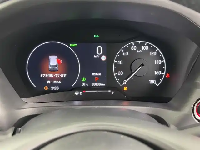 ホンダ ヴェゼル ハイブリッド e:HEV Z 埼玉県 2025(令7)年 0.1千km プラチナホワイトパール 登録済未使用車/純正ナビ/(Bluetooth/Apple Car Play/Android Auto/USB/AM/FM)/地デジフルセグ/バックカメラ/ETC2.0/Honda SENSING/・衝突軽減ブレーキ/・先行車発進お知らせ機能/・路外逸脱抑制機能/・標識認識機能/・渋滞追従機能付アダプティブクルーズコントロール/・ブラインドスポットインフォメーション/・誤発進抑制機能/・パーキングセンサーシステム/・オートハイビーム/ハンズフリーアクセスパワーテールゲート/運転席助手席シートヒーター/パドルシフト/置くだけ充電/ドライブモードセレクト/ダウンヒルアシストコントロール/電子パーキングシステム/ブレーキホールド/ウィンカーミラー/フロントフォグランプ/プッシュスタート/ステアリングリモコン/純正18インチアルミホイール
