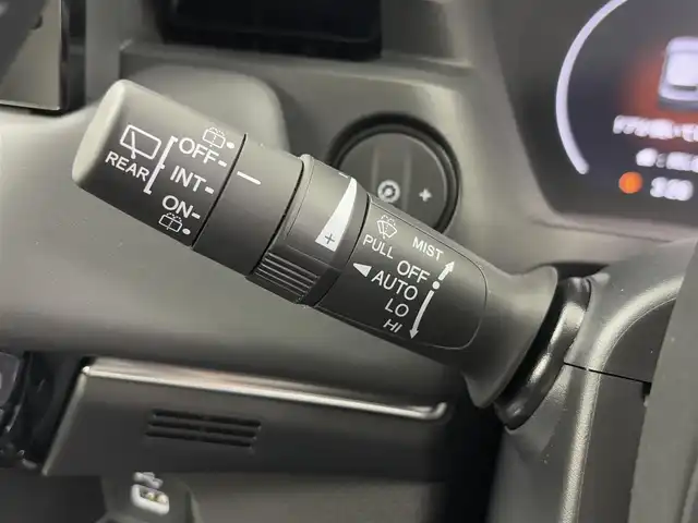ホンダ ヴェゼル ハイブリッド e:HEV Z 埼玉県 2025(令7)年 0.1千km プラチナホワイトパール 登録済未使用車/純正ナビ/(Bluetooth/Apple Car Play/Android Auto/USB/AM/FM)/地デジフルセグ/バックカメラ/ETC2.0/Honda SENSING/・衝突軽減ブレーキ/・先行車発進お知らせ機能/・路外逸脱抑制機能/・標識認識機能/・渋滞追従機能付アダプティブクルーズコントロール/・ブラインドスポットインフォメーション/・誤発進抑制機能/・パーキングセンサーシステム/・オートハイビーム/ハンズフリーアクセスパワーテールゲート/運転席助手席シートヒーター/パドルシフト/置くだけ充電/ドライブモードセレクト/ダウンヒルアシストコントロール/電子パーキングシステム/ブレーキホールド/ウィンカーミラー/フロントフォグランプ/プッシュスタート/ステアリングリモコン/純正18インチアルミホイール