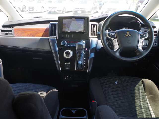 三菱 デリカＤ：５ P 千葉県 2022(令4)年 1.8万km アメジストブラック e-Assist/・衝突被害軽減ブレーキシステム（FCM）/・車線逸脱警報システム（LDW）/・誤発進抑制機能（前進＆後退時）（UMS）/・レーダークルーズコントロールシステム（ACC）/・オートマチックハイビーム[AHB]/エレクトリックテールゲート/両側パワースライドドア/社外メモリーナビ/地デジTV/【DVD/CD再生機能　Bluetooth接続】/マルチアラウンドモニター/革巻きステアリング/パドルシフト/LEDヘッドライト/フォグライト/ウインカーミラー/純正18インチアルミホイル/サイド/カーテンエアバッグ/キーレスオペレーションシステム